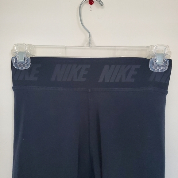 Nike Sportswear Essential Women's High-Waisted Logo Leggings - Picture 9 of 12
